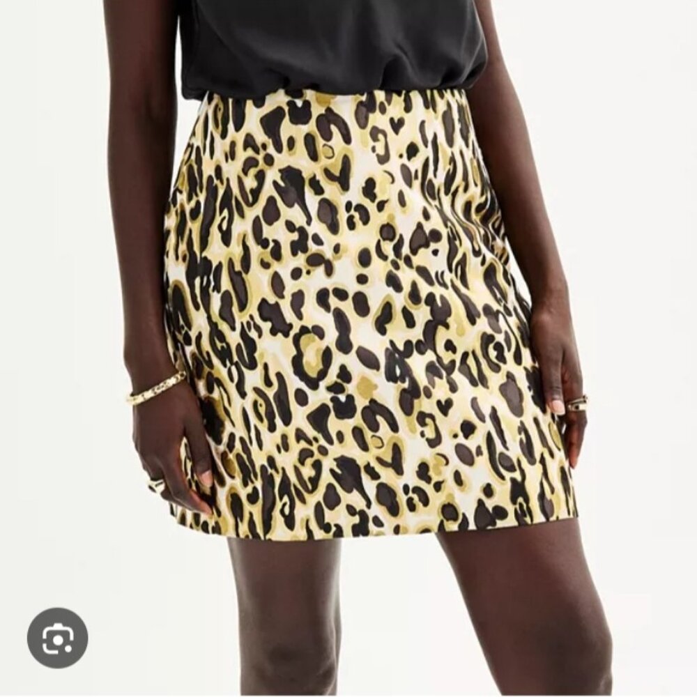 Women's Skirt: New with tags